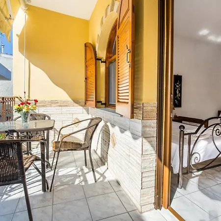 Laskarina Onar ポトス