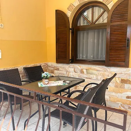 Laskarina Onar アパート ポトス